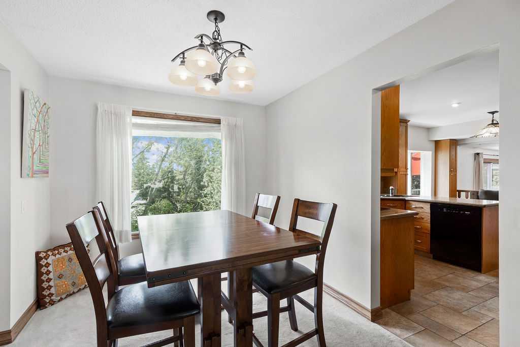 652 Dalmeny Hill NW photo 5