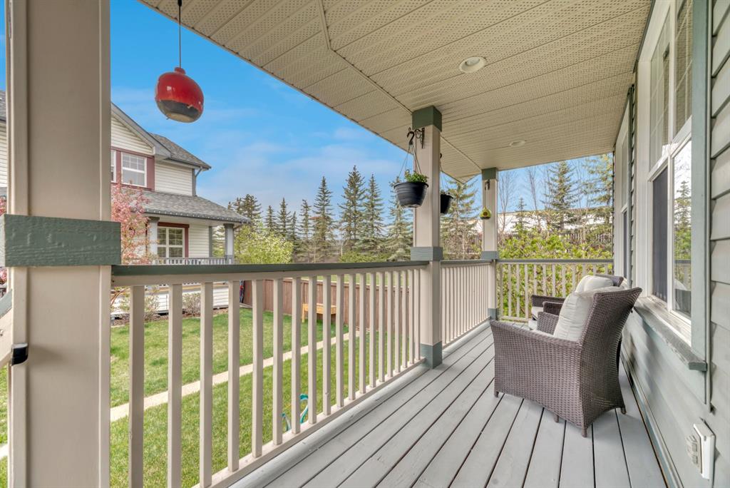 250 Prestwick Close SE photo 3