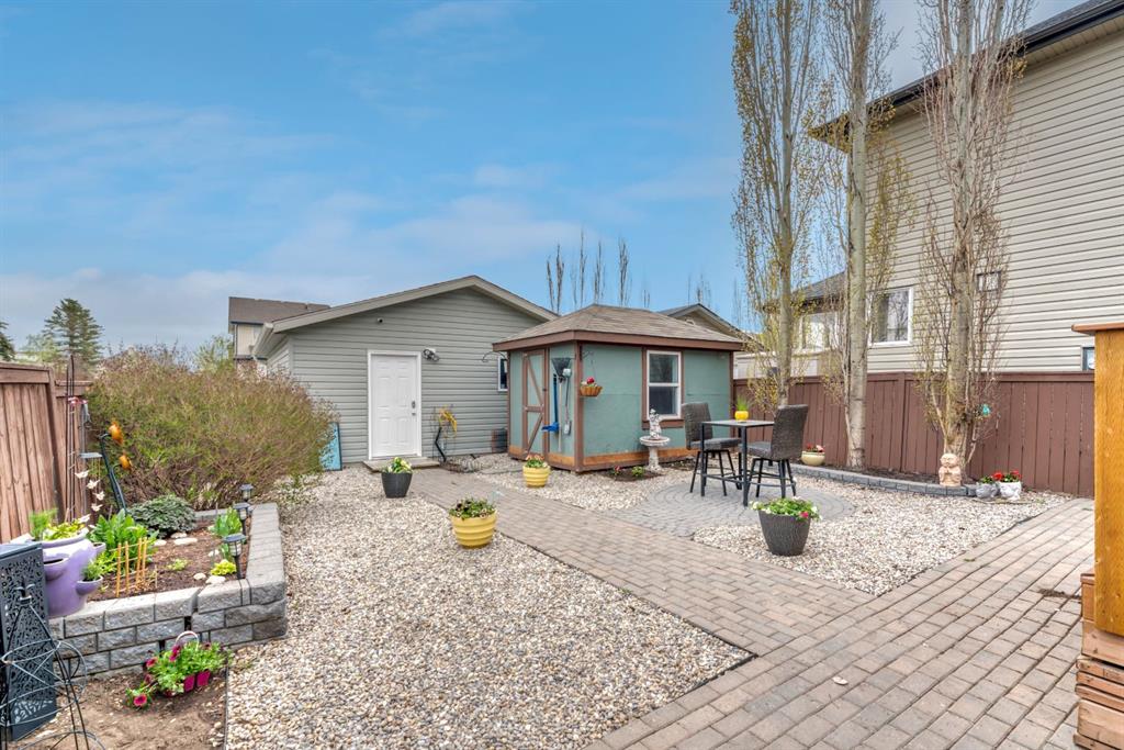 250 Prestwick Close SE photo 4