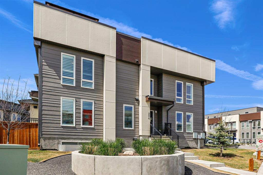 19500 37 Street SE #204 photo 2