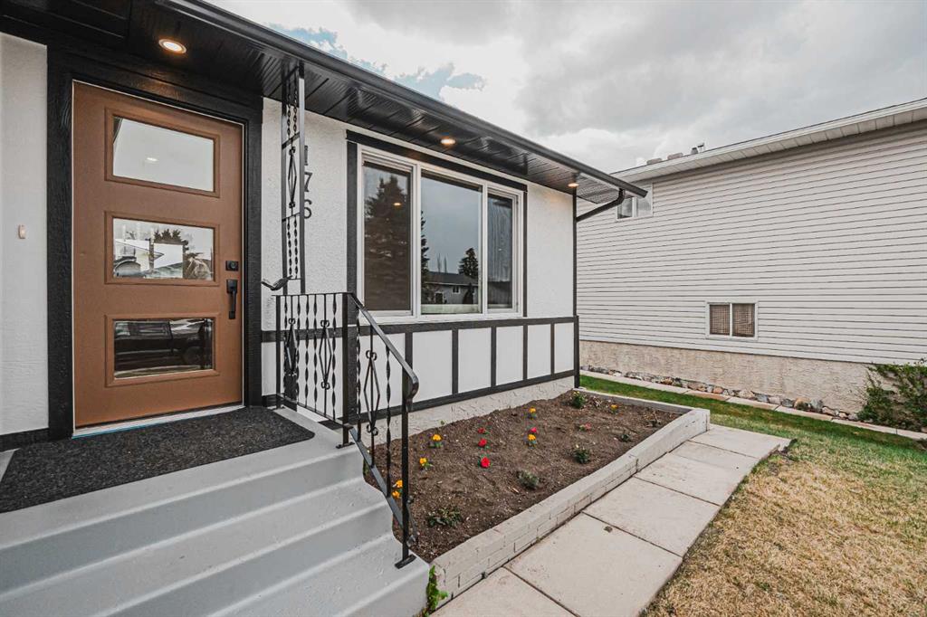 176 Huntchester Crescent NE photo 3