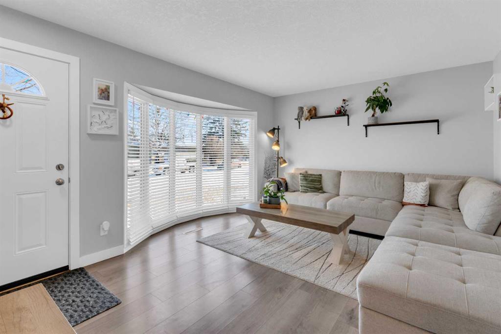 2231 39 Street SE photo 2