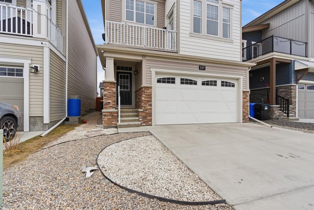 127 Carrington Crescent NW photo 2