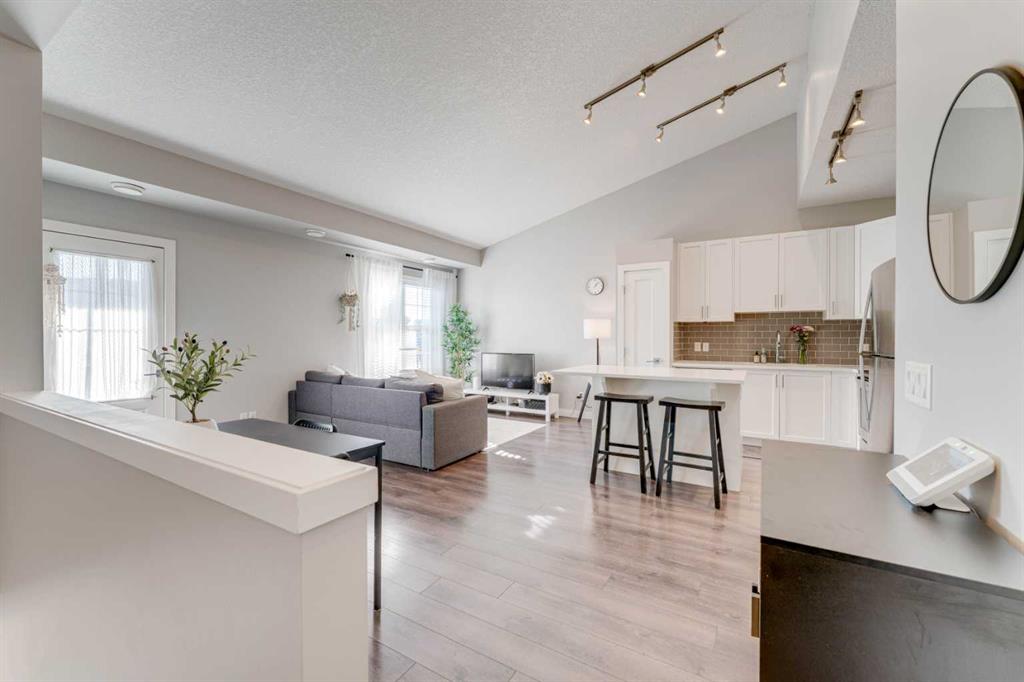165 Evanscrest Gardens NW photo 3
