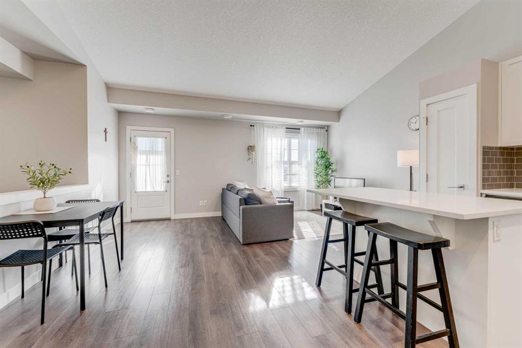 165 Evanscrest Gardens NW photo 4