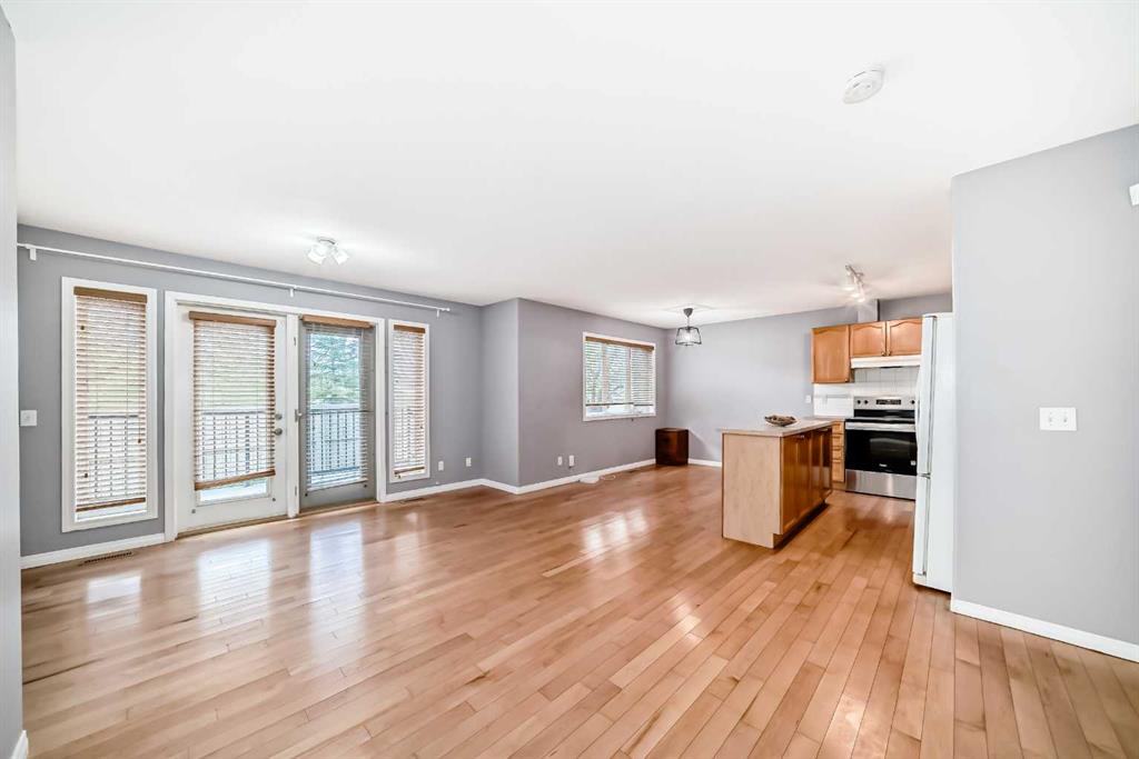 156 Simcoe Place SW photo 5