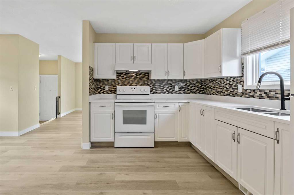 27 Aberdare Crescent NE photo 2