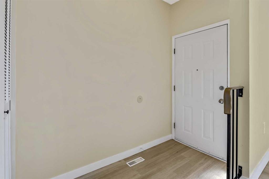 27 Aberdare Crescent NE photo 4