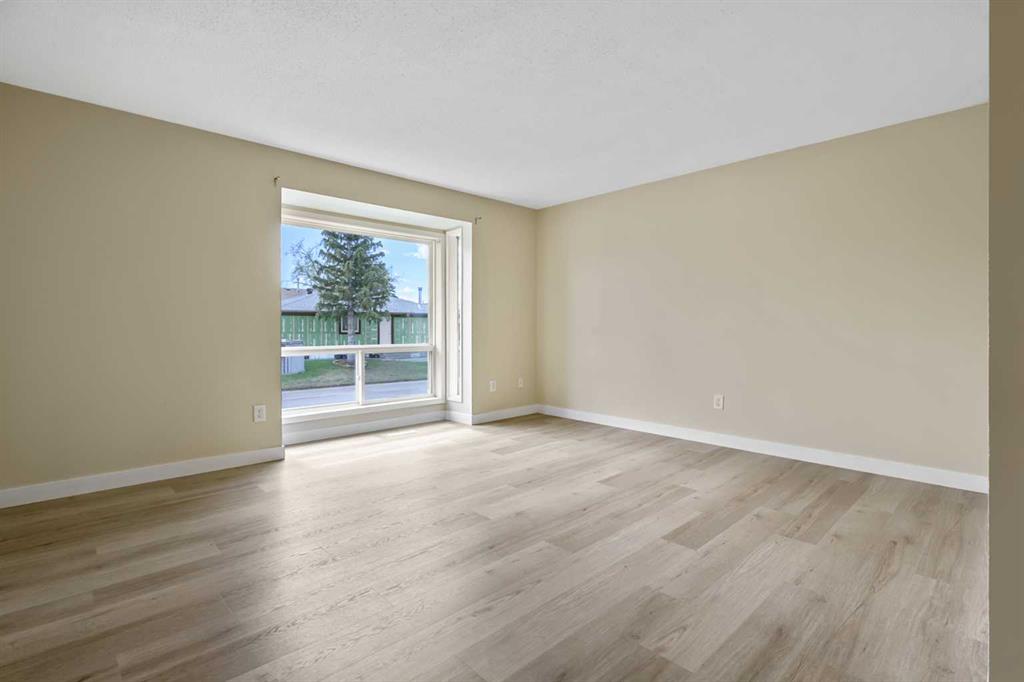 27 Aberdare Crescent NE photo 5