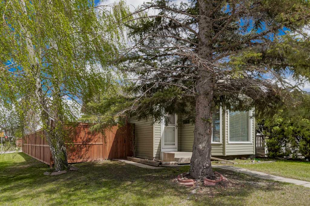 18 Martinview Crescent NE photo 4