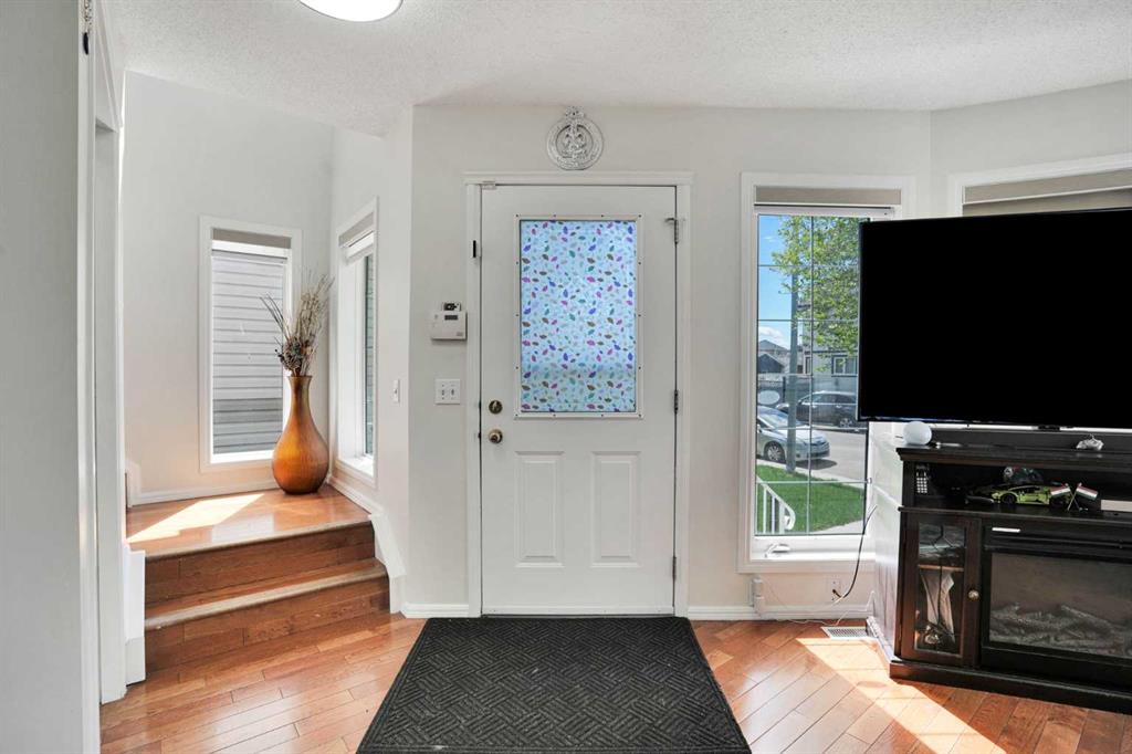 143 Taralea Gardens NE photo 4