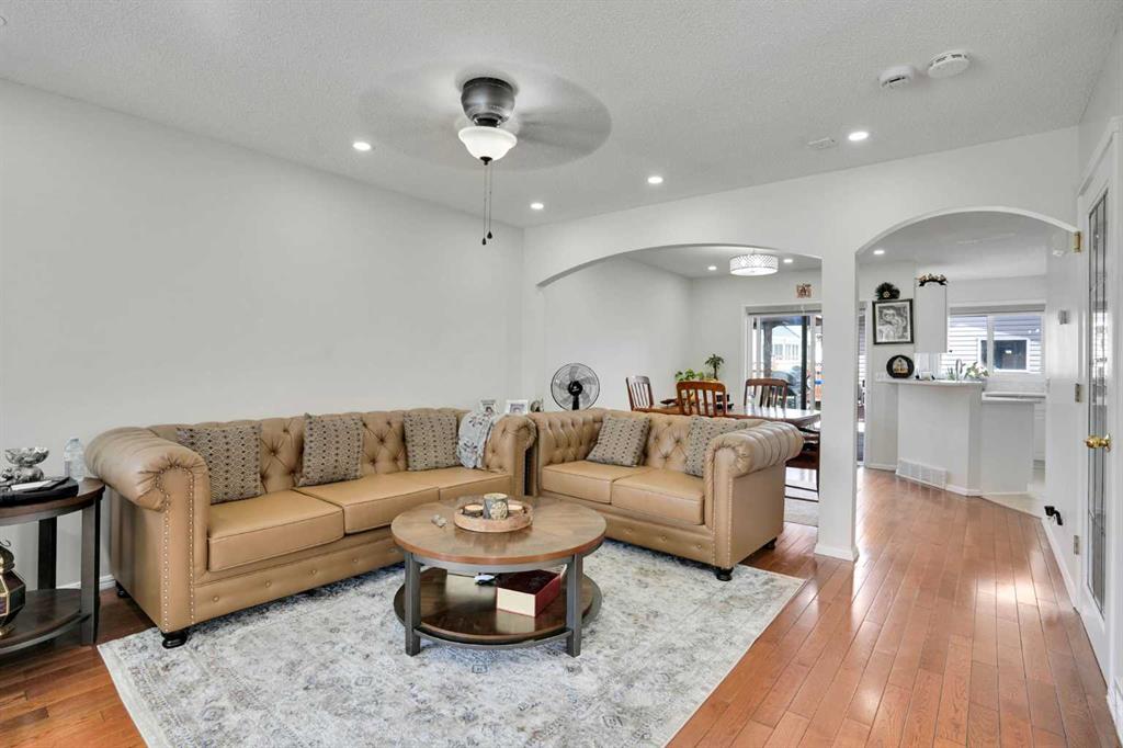 143 Taralea Gardens NE photo 5