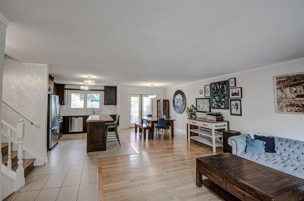 8116 33 Avenue NW photo 2
