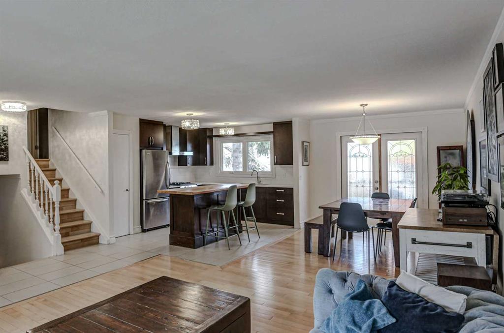 8116 33 Avenue NW photo 3