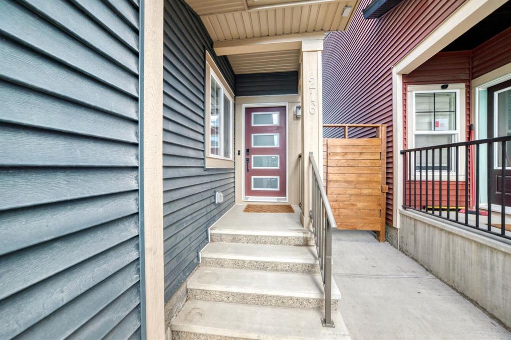 216 Homestead Grove NE photo 2