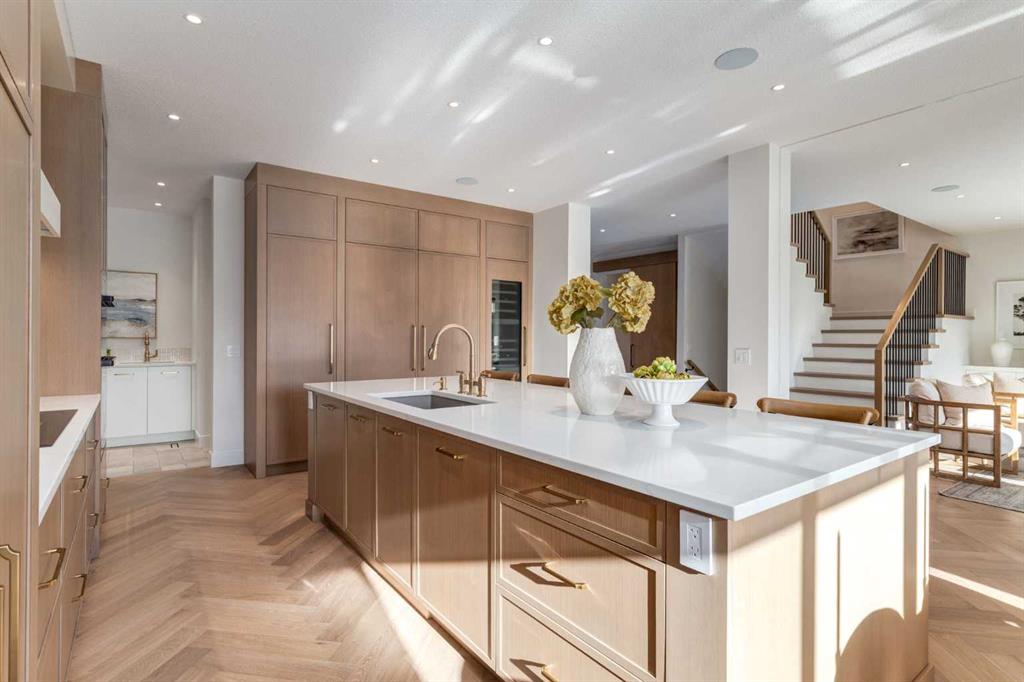 144 Greenwich Heath NW photo 3
