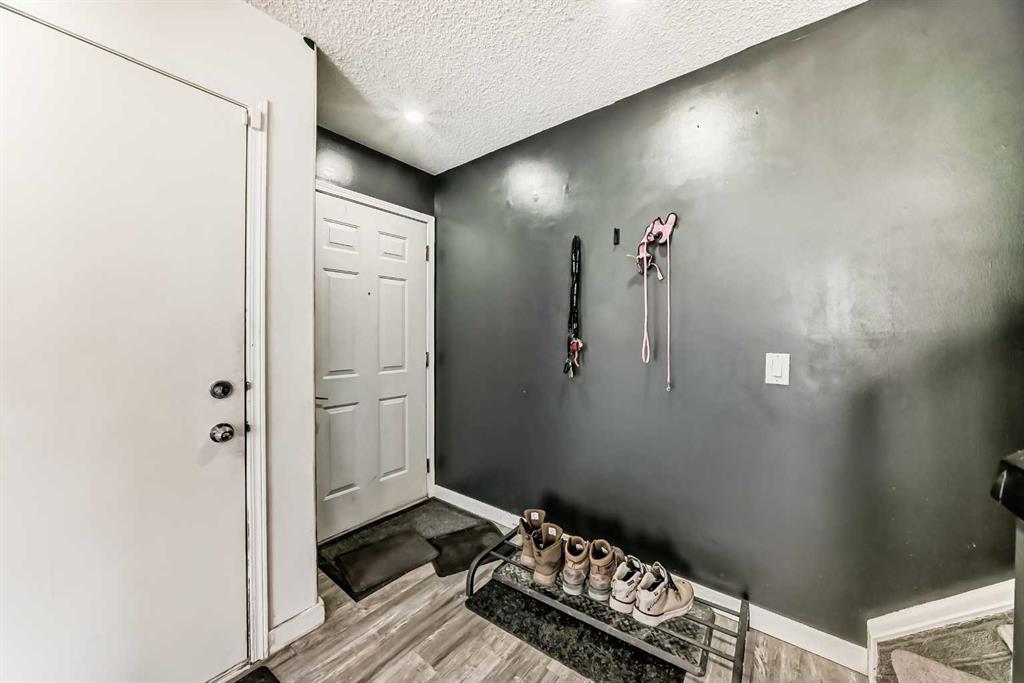 125 Coral Springs Bay NE photo 3