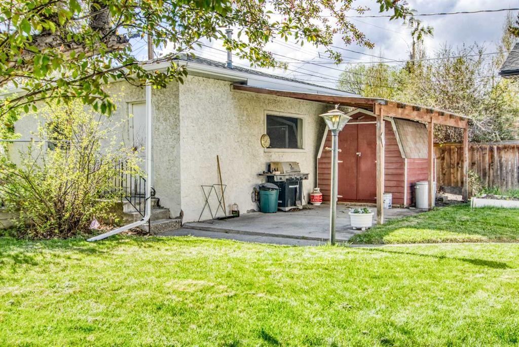 3403 19 Street NW photo 2