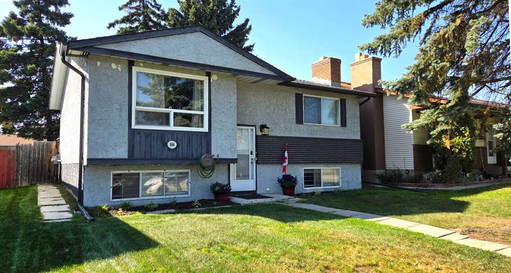 884 Rundlecairn Way NE photo 2