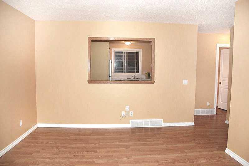 884 Rundlecairn Way NE photo 5