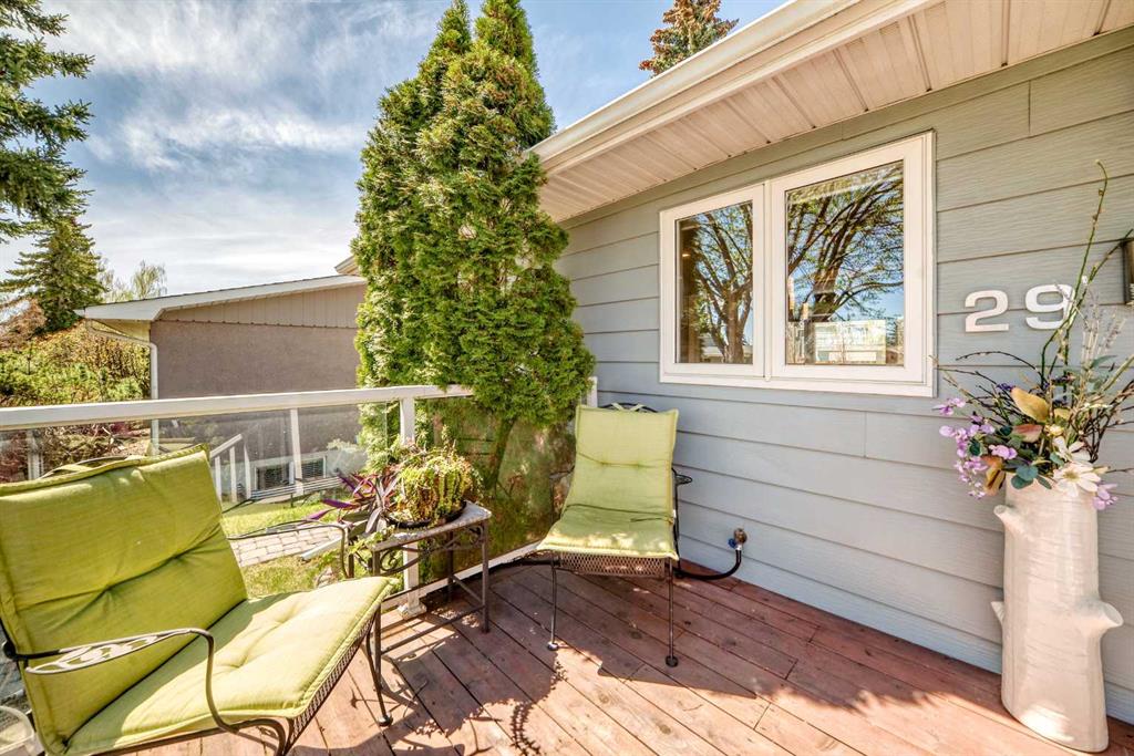 29 Chisholm Crescent NW photo 4