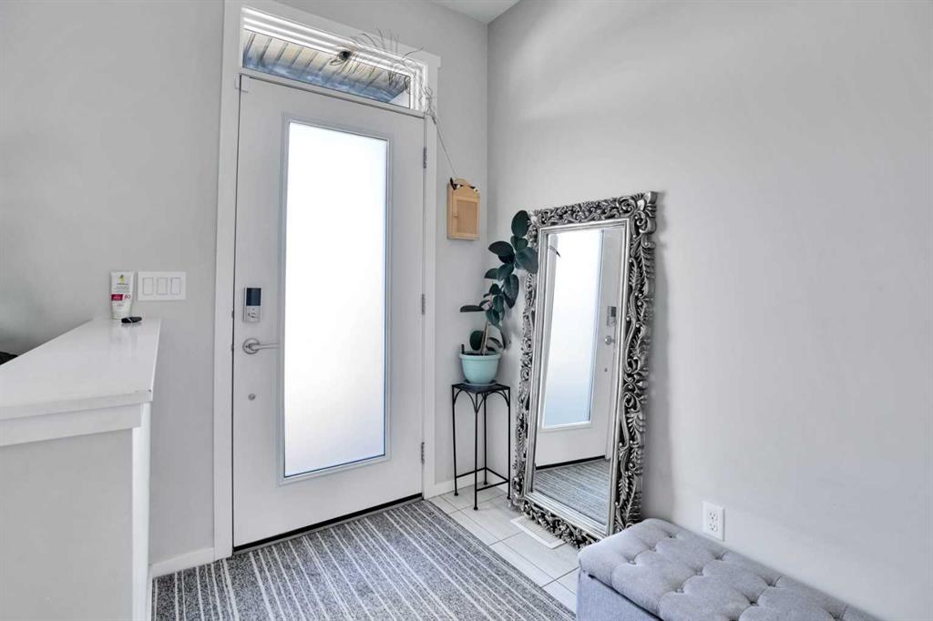 215 Savanna Parade NE photo 2