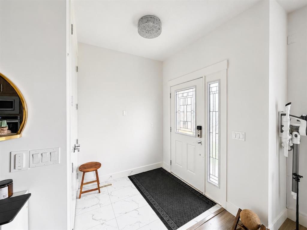 4347 72 Street NW photo 2