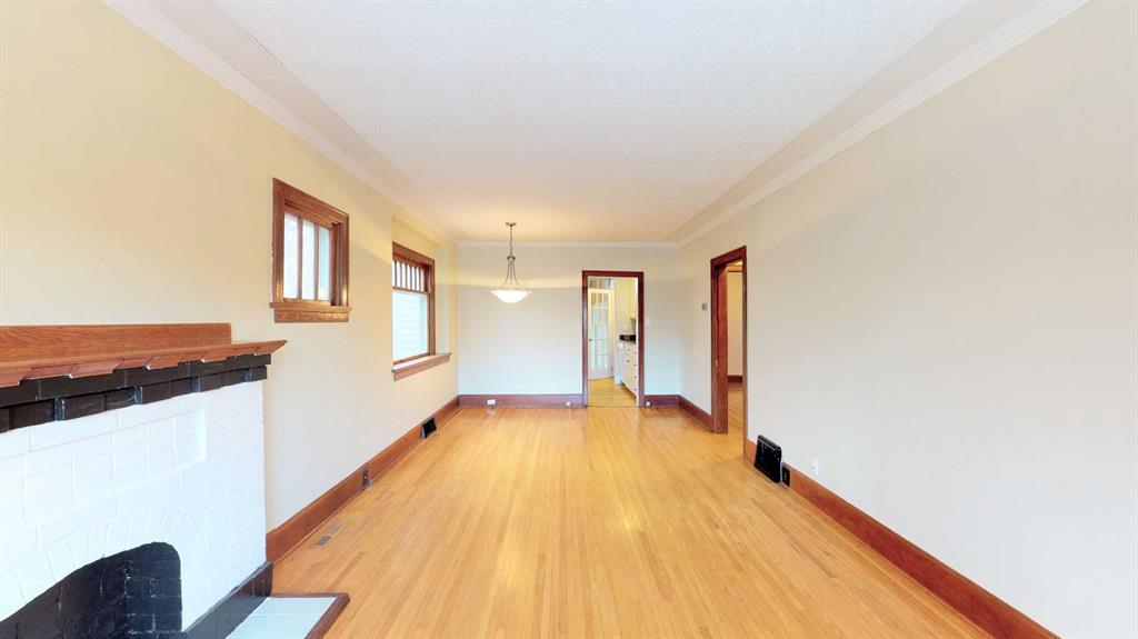 215 10 Avenue NE photo 3