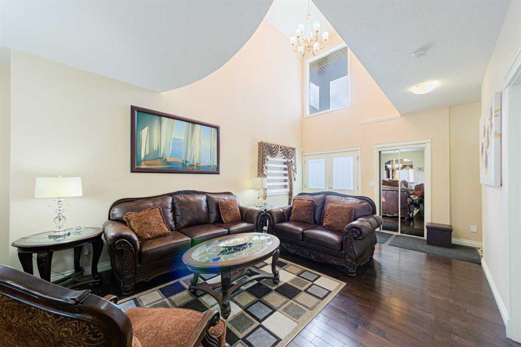 220 Saddlelake Drive NE photo 3