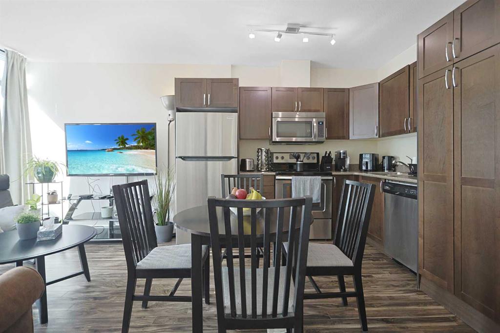 10 Brentwood Common NW #904 photo 2