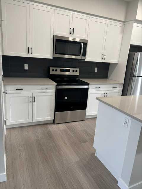 619 Savanna Crescent NE photo 3
