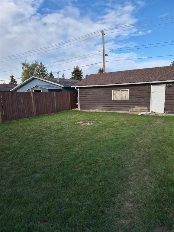 1219 68 Street NE photo 3