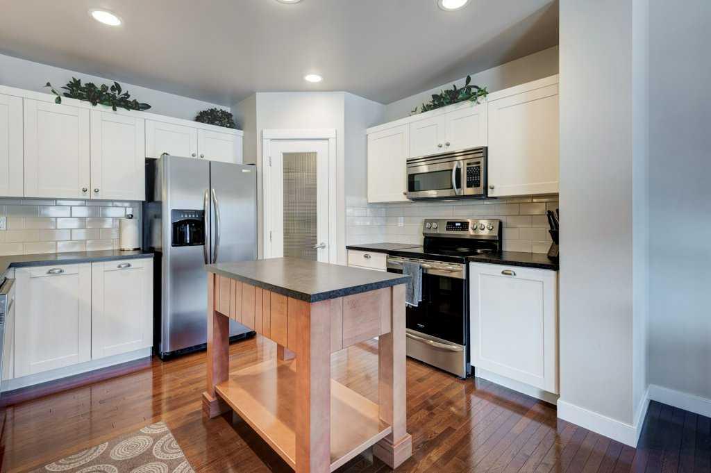 88 Copperstone Gate SE photo 4