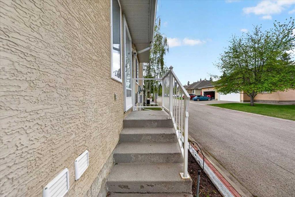 15 Cedarview Mews SW photo 4