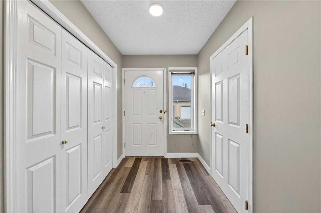 15 Cedarview Mews SW photo 5