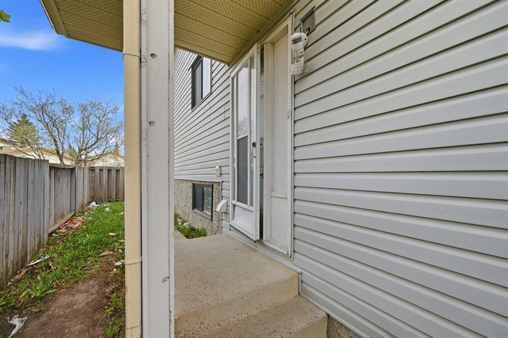 44 Castleridge Close NE photo 3
