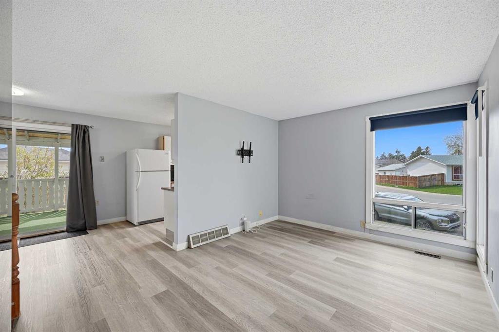 44 Castleridge Close NE photo 5