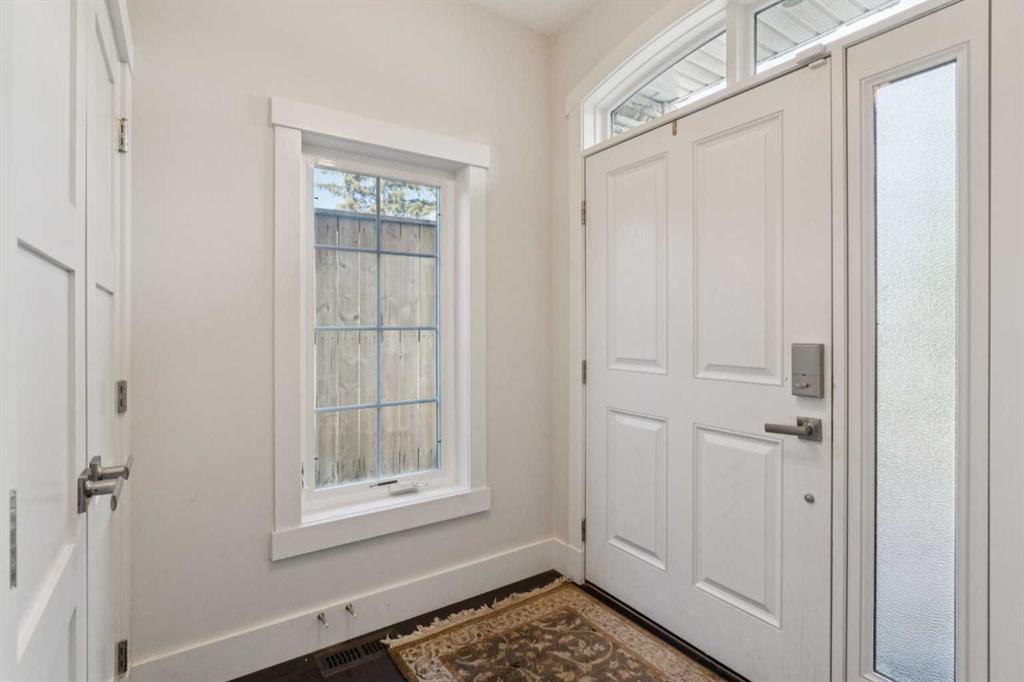1811 31 Avenue SW photo 4