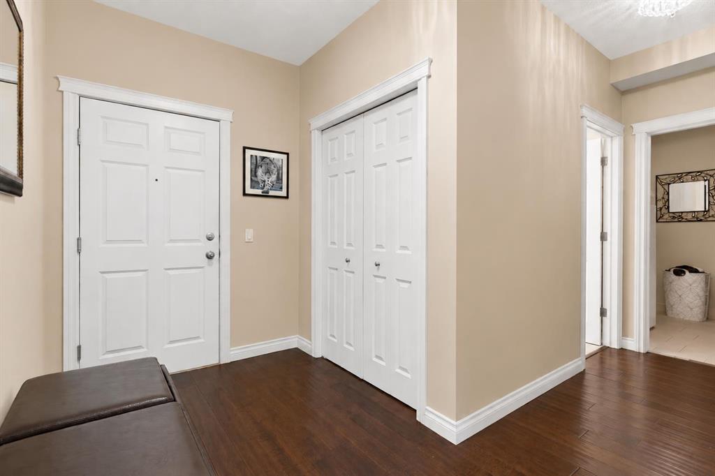 14 Hemlock Crescent SW #7305 photo 4