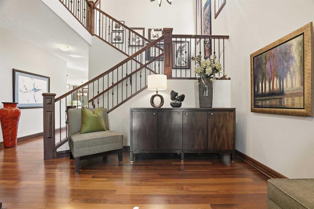 12 Aspen Cliff Close SW photo 3