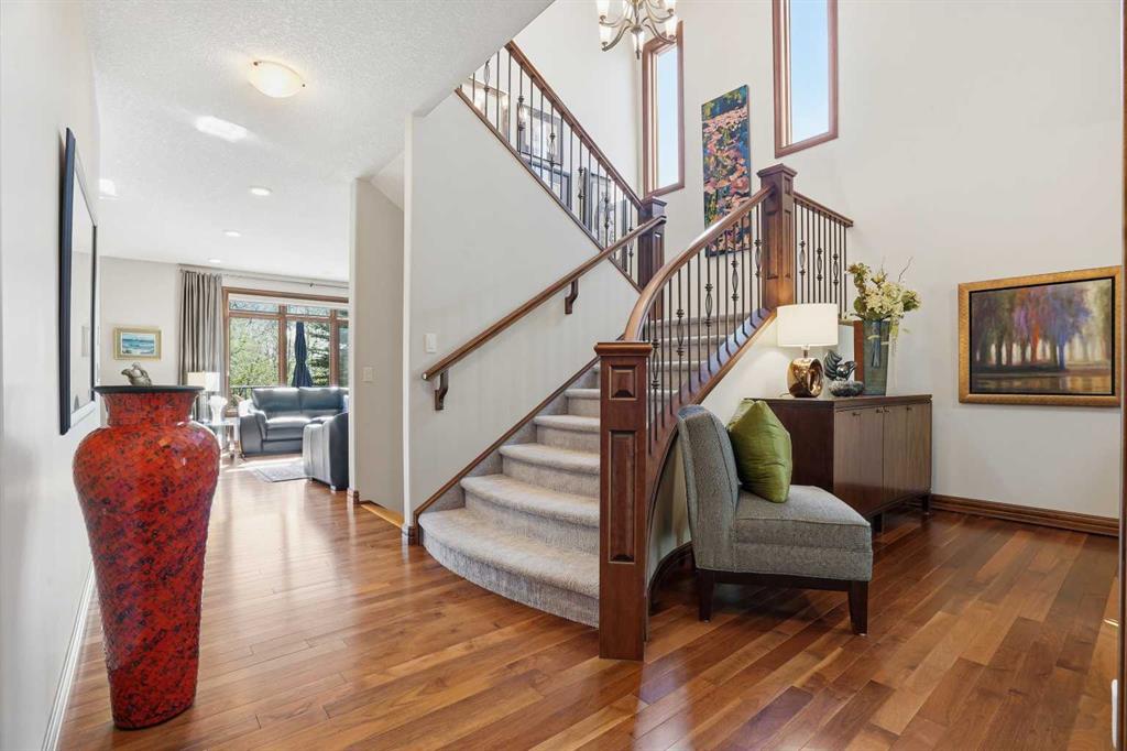 12 Aspen Cliff Close SW photo 4