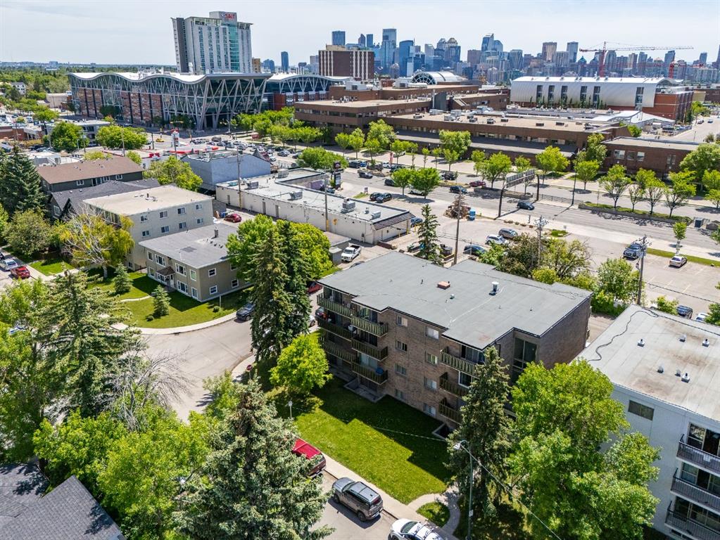 1405 17 Avenue NW photo 2