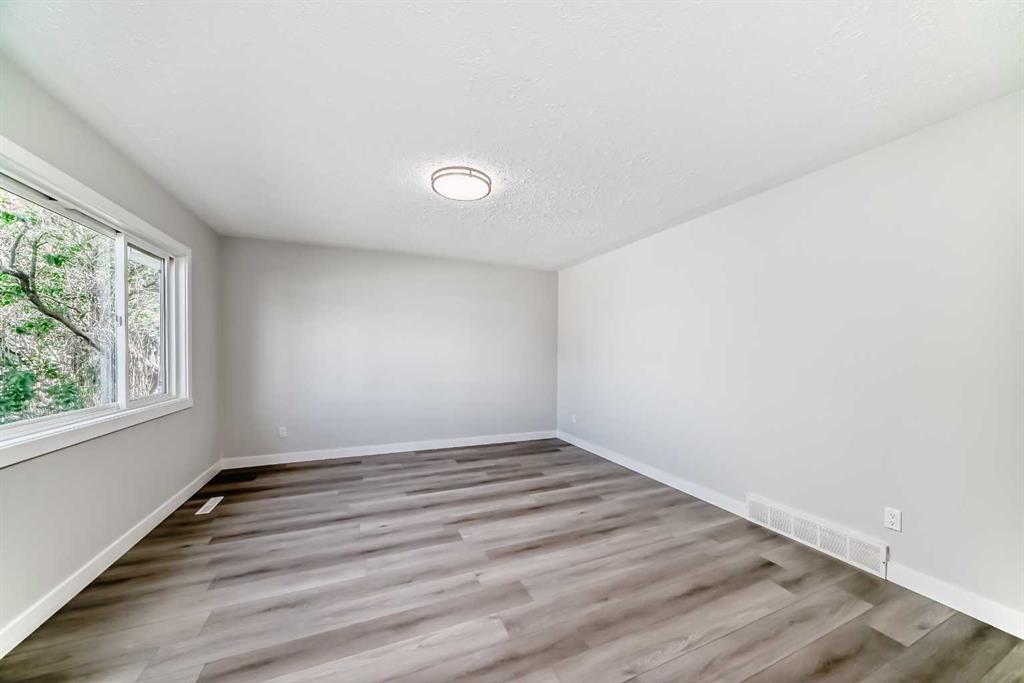 1508 45 Street SE photo 5