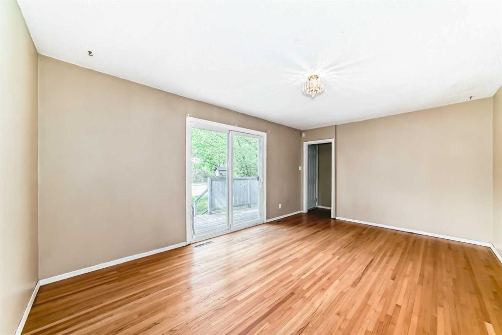 8016 33 Avenue NW photo 5
