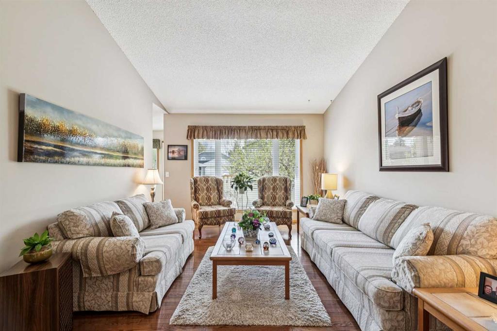47 Sunlake Close SE photo 5