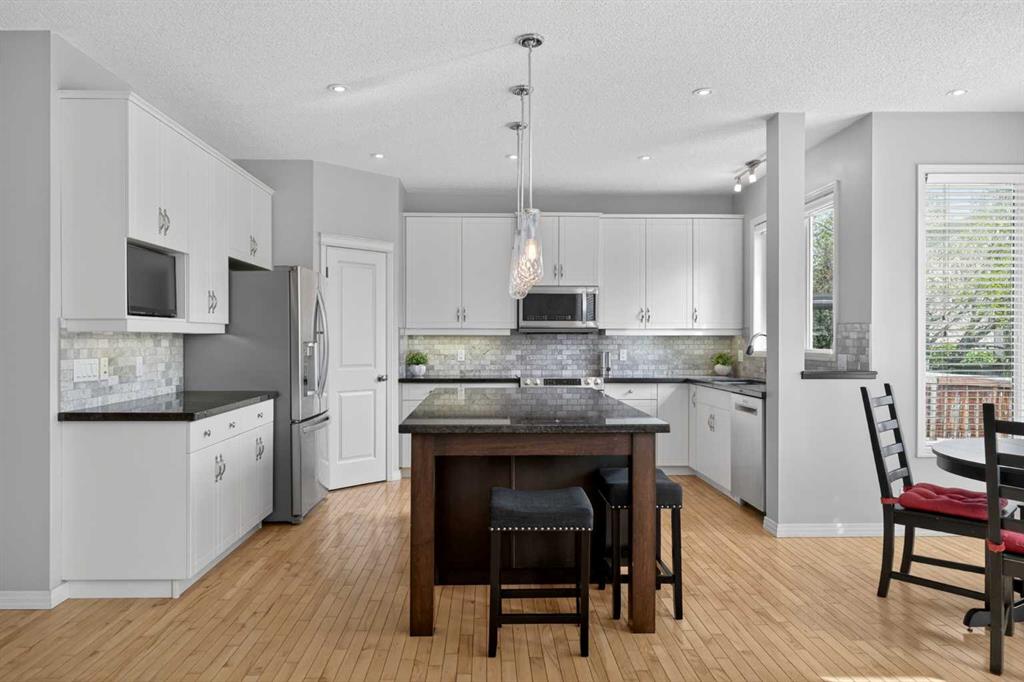 125 Cranleigh Park SE photo 2