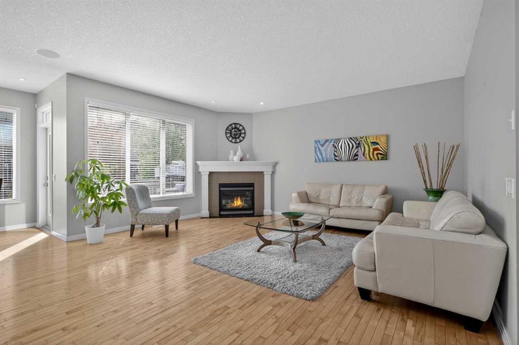 125 Cranleigh Park SE photo 3