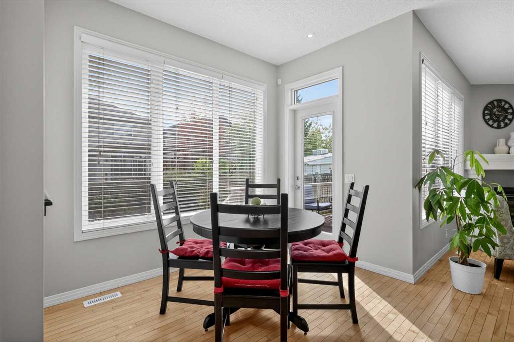 125 Cranleigh Park SE photo 4