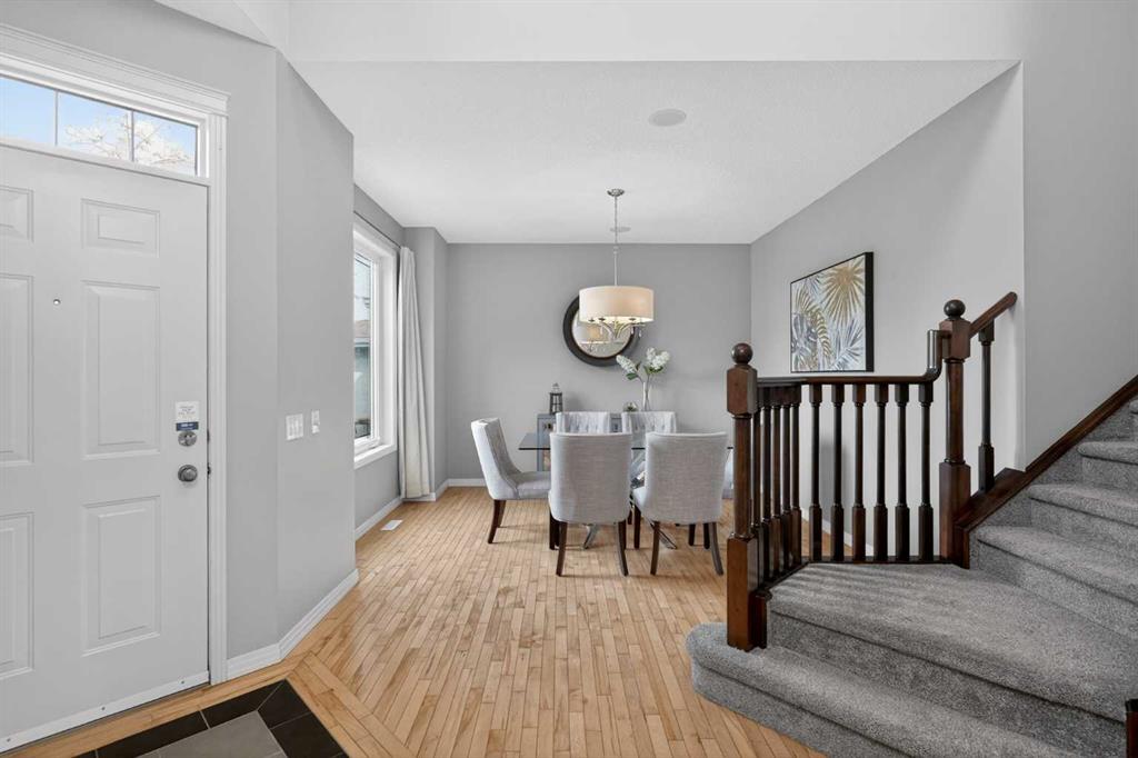 125 Cranleigh Park SE photo 5