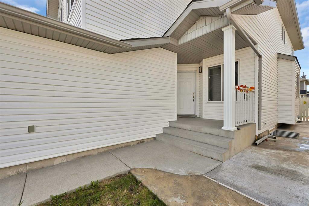 218 Saddlefield Place NE photo 5